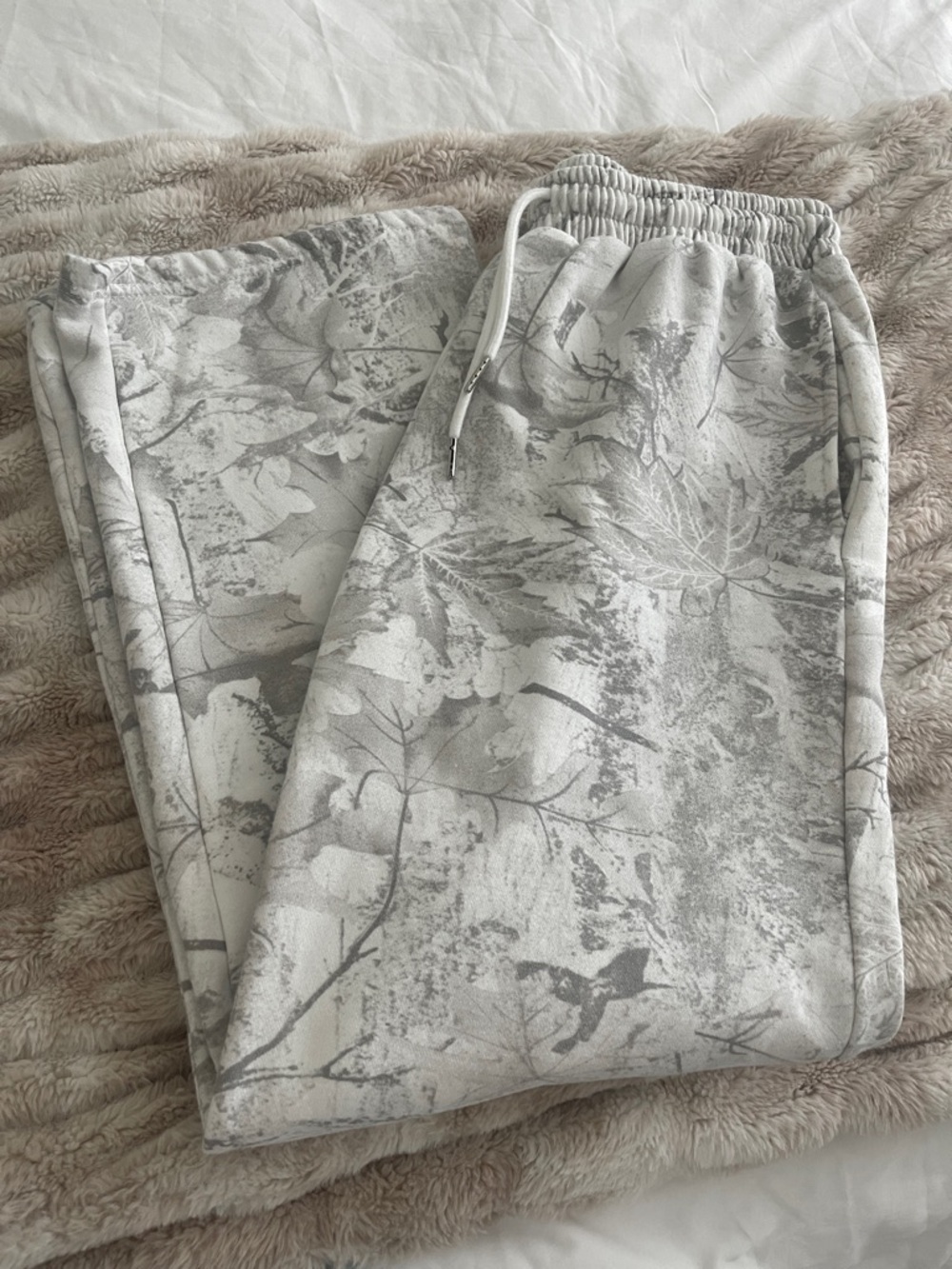 Baggy camo sweatpants